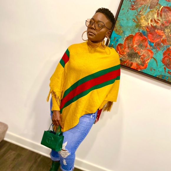 Poncho - Picture 3 of 15